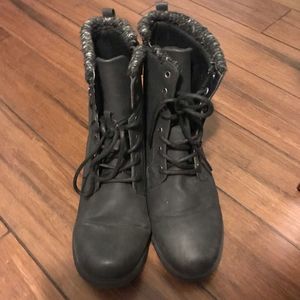 Women’s Impulse Abbie Grey boots in size 10m. Zipper boots in black